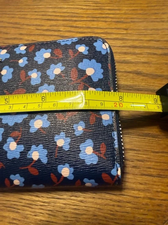 Kate Spade Blue and Red Floral Wallet W 4.75 L8 - Picture 13 of 15
